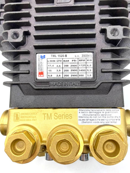 07101497А Плунжерный насос высокого давления BERTOLINI TML 15.20-B, 87 мм, 900 л/ч, 200 бар, 5,5 кВт, вал 24 мм,  Италия 