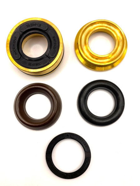 Комплект уплотнения плунжера KIT 28, 18579 (34002801) с латунью для Interpump (IPG) Series 47-48, ZX.0391, Италия IDROBASE 